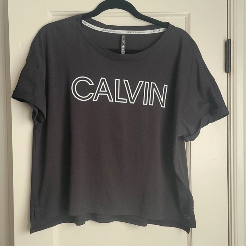 🌷3 items for $30🌷 ▪️CALVIN KLEIN ▪️ Cropped Top